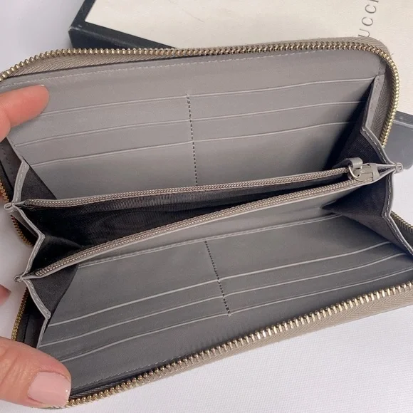 Gucci Gray Embossed Wallet - Picture 6 of 7